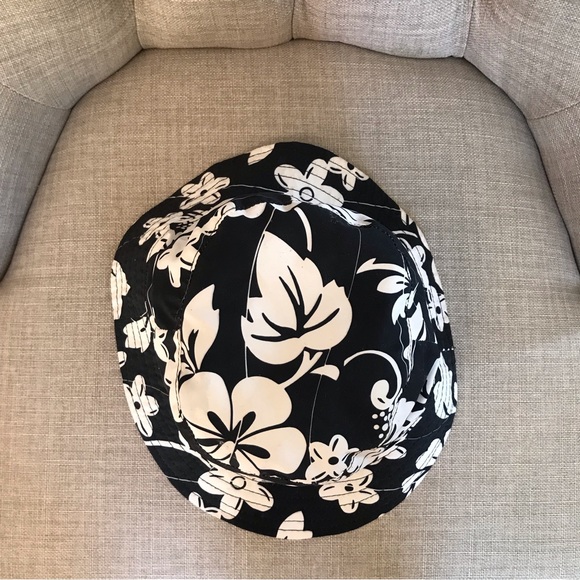 O’NEILL | Official O’Neill Hawaiian Flowers Surf Bucket Hat - Picture 3 of 8